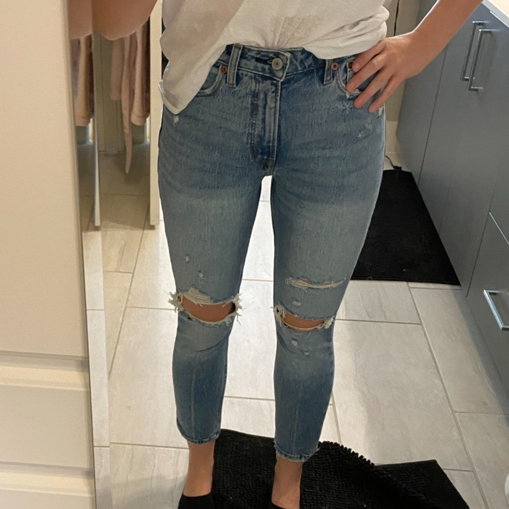 Abercrombie & Fitch The Skinny High Rise Curve Love Distressed Jeans